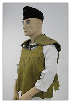 Matelot de la Kriegsmarine en tenue de travail avec gilet de sauvetage