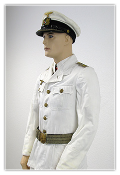 Officier de la Kriegsmarine en tenue blanche