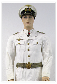 Officier de la Kriegsmarine en tenue blanche